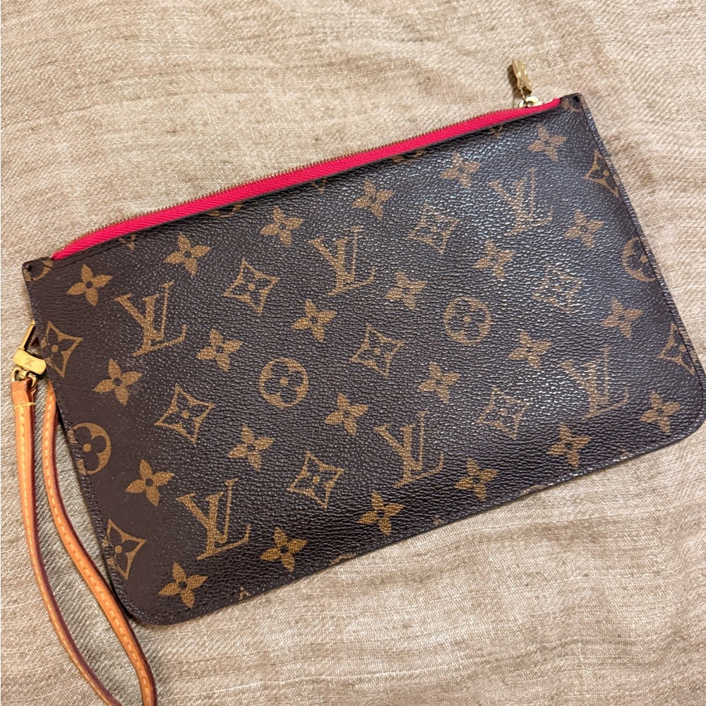Louis Vuitton Neverfull Pochette Wristlet